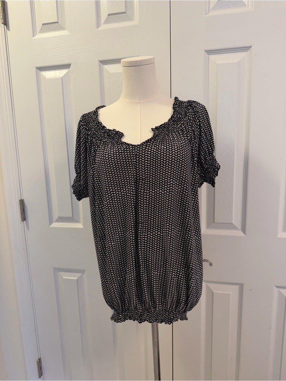 Isabella Rodriguez XL Black & White Smocked Peasant Bubble Hem Blouse